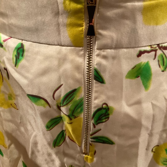 “KATE SPADE” ♠️ Lemon Print Fully Lined Skirt. - Picture 3 of 12
